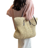 Cécile.- Woven bag